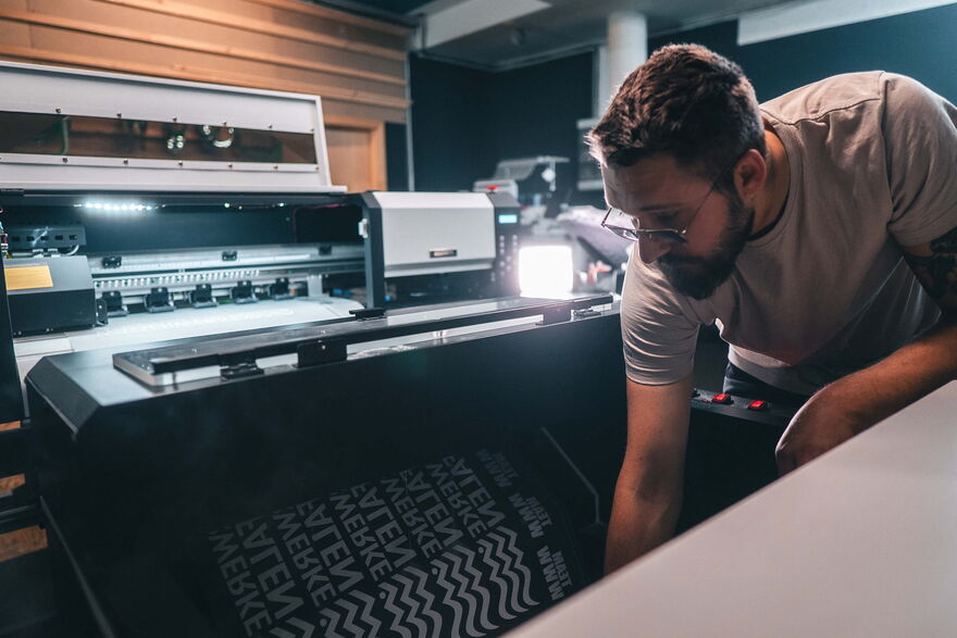 DTF Produktion mit dem Logo der Wassserwerke